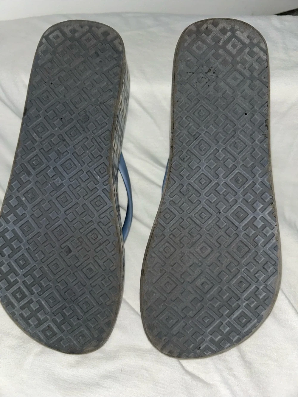 Blue and white platform flipflops - Picture 5 of 6